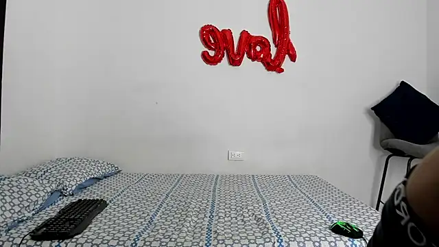 Snapshot of evanscollins chatting on October 2025 04:44:02 AM evanscollins online show from October 2025 04:44:02 AM