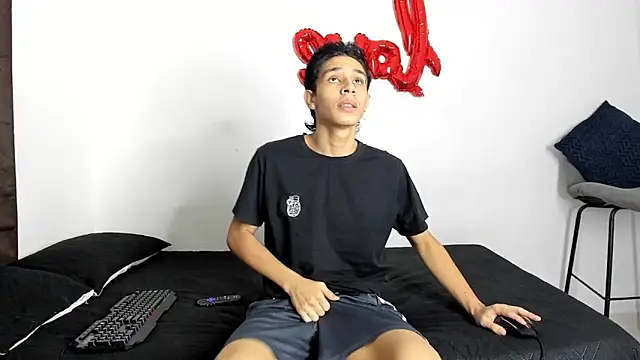 Snapshot of evanscollins chatting on October 2025 08:09:02 PM evanscollins online show from October 2025 08:09:02 PM