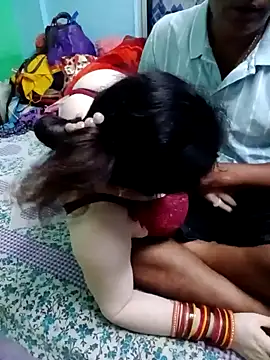 Snapshot of Raja_Ranii chatting on February 2025 01:04:02 AM Raja Ranii online show from February 2025 01:04:02 AM