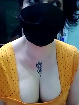 Snapshot of Raja_Ranii chatting on February 2025 01:42:02 PM Raja Ranii online show from February 2025 01:42:02 PM