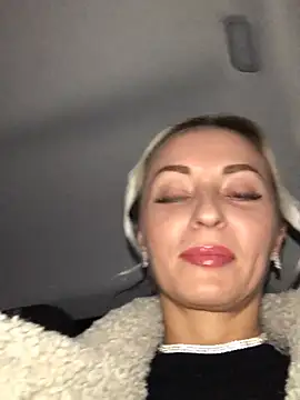 Diamond Bunny  online show from January 2025 03:15:02 PM