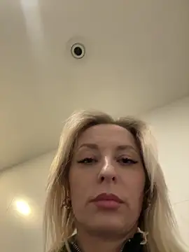 Diamond Bunny  online show from November 2025 02:39:02 PM