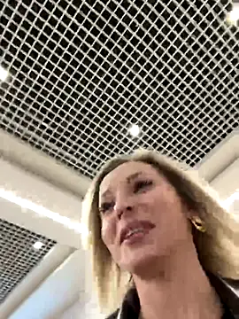 Diamond Bunny  online show from December 2025 03:29:01 PM