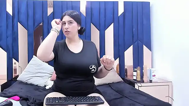 Criistaal  online show from February 2025 04:41:02 AM