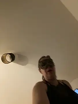 Snapshot of Lyannabuena69 chatting on February 2026 12:33:02 AM Lyannabuena69 online show from February 2026 12:33:02 AM