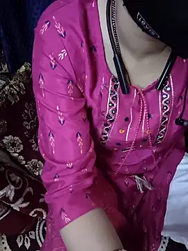 kaveerpooja947 online show from November 2025 05:45:01 PM