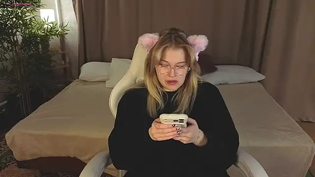 Snapshot of Colleen_Blake chatting on April 2026 05:10:02 PM Colleen Blake online show from April 2026 05:10:02 PM