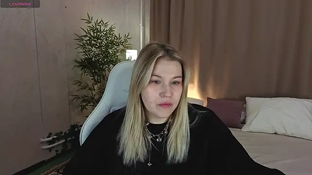 Snapshot of Colleen_Blake chatting on April 2026 05:02:02 PM Colleen Blake online show from April 2026 05:02:02 PM