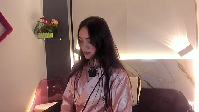 Scarlett  Fox   online show from April 2026 06:03:02 PM