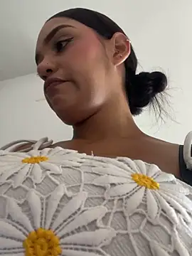 Sara-77 online show from May 2026 06:46:01 PM