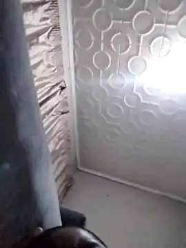 Snapshot of hugecrksam chatting on December 2025 01:57:02 AM hugecrksam online show from December 2025 01:57:02 AM