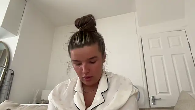 maisiesmithx online show from September 2025 09:00:01 AM