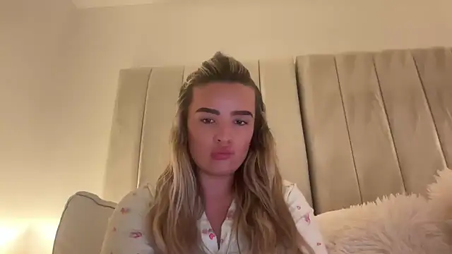 maisiesmithx online show from June 2026 10:38:02 PM