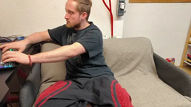 Snapshot of DrownMentallyyy chatting on February 2025 09:53:02 PM DrownMentallyyy online show from February 2025 09:53:02 PM