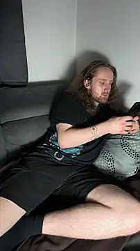 Snapshot of DrownMentallyyy chatting on April 2026 04:17:02 AM DrownMentallyyy online show from April 2026 04:17:02 AM