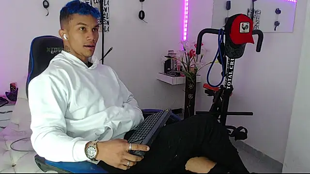 Leonard Price online show from March 2025 02:01:02 PM