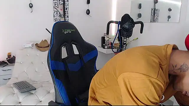 Leonard Price online show from March 2025 01:42:02 PM