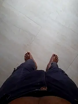 Snapshot of SuranSexy33 chatting on January 2025 06:50:02 AM SuranSexy33 online show from January 2025 06:50:02 AM