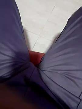 Snapshot of SuranSexy33 chatting on February 2025 01:02:01 PM SuranSexy33 online show from February 2025 01:02:01 PM