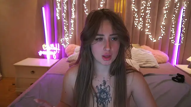 GentleAdellee online show from December 2025 07:53:02 PM