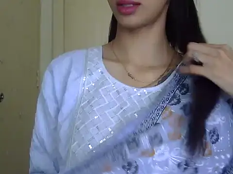 MAAYRA 09 online show from April 2026 05:47:02 AM