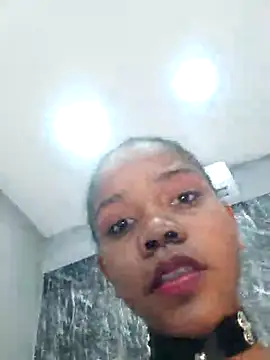 Snapshot of Luciia_cute chatting on December 2024 04:44:01 AM Luciia cute online show from December 2024 04:44:01 AM