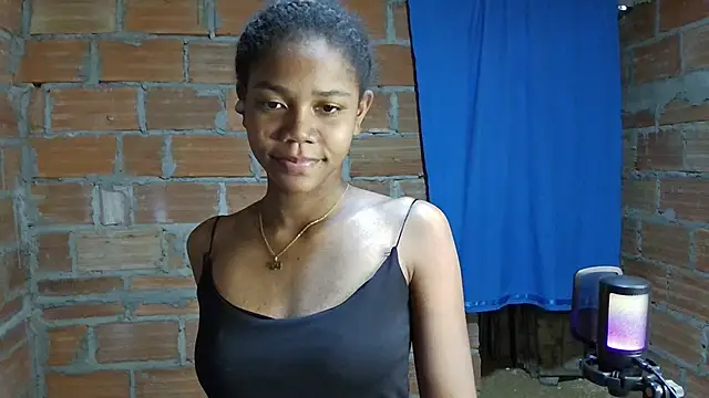 Snapshot of Luciia_cute chatting on December 2025 08:37:02 PM Luciia cute online show from December 2025 08:37:02 PM