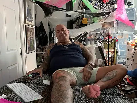 joeytatts66 online show from October 2025 01:22:01 AM