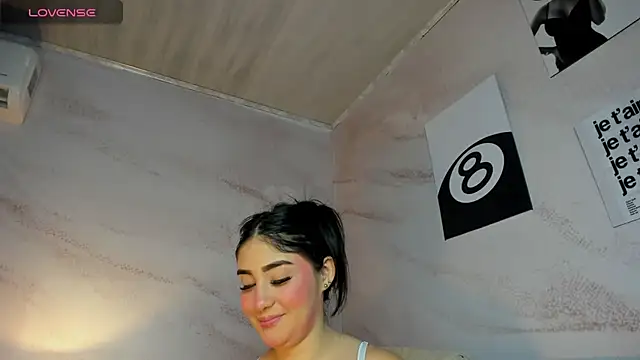 Snapshot of Belliinda_21 chatting on April 2026 07:06:01 PM Belliinda 21 online show from April 2026 07:06:01 PM