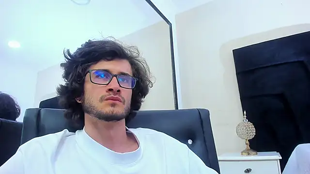 Loggan donnelly online show from January 2025 11:45:01 PM