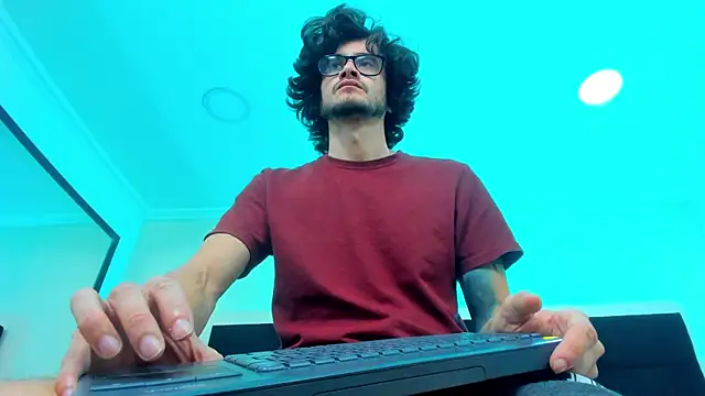 Loggan donnelly online show from February 2025 12:51:01 AM