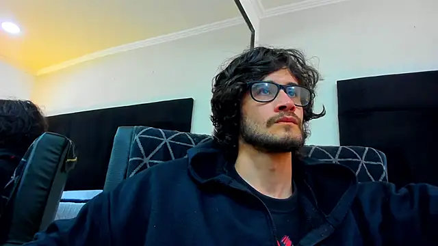 Loggan donnelly online show from February 2025 09:00:01 PM