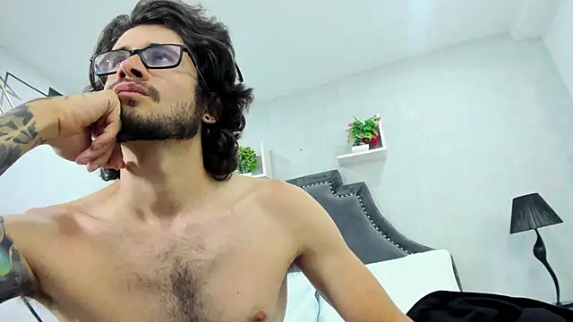 Loggan donnelly online show from March 2025 11:32:02 PM