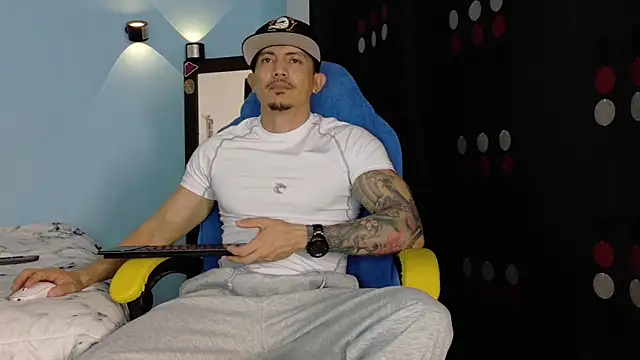 Snapshot of Alex_motta chatting on March 2026 04:25:02 AM Alex motta online show from March 2026 04:25:02 AM