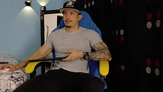 Snapshot of Alex_motta chatting on March 2026 03:32:01 AM Alex motta online show from March 2026 03:32:01 AM