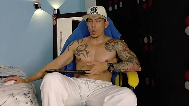 Snapshot of Alex_motta chatting on March 2026 04:06:02 AM Alex motta online show from March 2026 04:06:02 AM