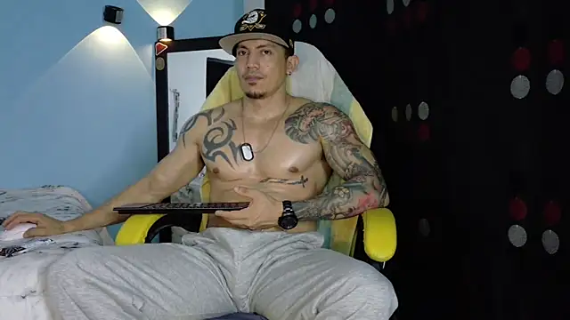 Snapshot of Alex_motta chatting on March 2026 03:45:02 AM Alex motta online show from March 2026 03:45:02 AM