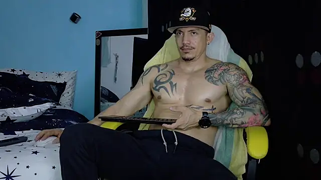 Snapshot of Alex_motta chatting on March 2026 03:01:02 AM Alex motta online show from March 2026 03:01:02 AM