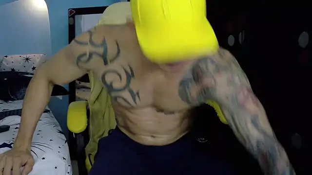 Snapshot of Alex_motta chatting on March 2026 04:13:02 AM Alex motta online show from March 2026 04:13:02 AM