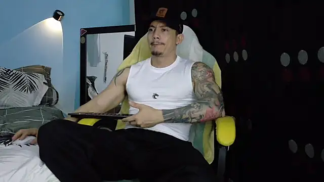 Snapshot of Alex_motta chatting on April 2026 03:56:01 AM Alex motta online show from April 2026 03:56:01 AM