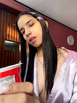 Snapshot of Praga_Pink chatting on October 2025 11:32:02 AM Praga Pink online show from October 2025 11:32:02 AM