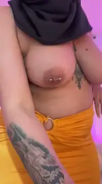 Snapshot of Aligoldbottom chatting on March 2025 09:21:02 PM Aligoldbottom online show from March 2025 09:21:02 PM