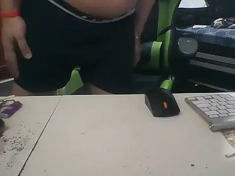 Snapshot of SOLESFETISHBR chatting on November 2025 06:57:02 PM SOLESFETISHBR online show from November 2025 06:57:02 PM