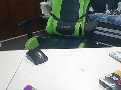 Snapshot of SOLESFETISHBR chatting on November 2025 01:55:01 AM SOLESFETISHBR online show from November 2025 01:55:01 AM