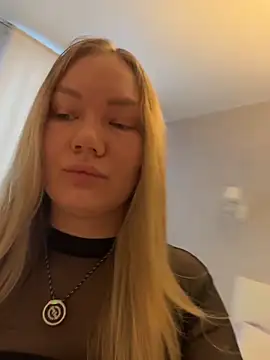 LianaCruz   online show from December 2025 07:03:02 AM