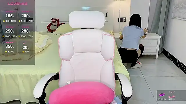 Snapshot of -Wendy__ chatting on December 2024 08:37:02 PM -Wendy online show from December 2024 08:37:02 PM