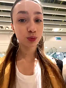 Lia  Love online show from December 2024 01:21:01 PM