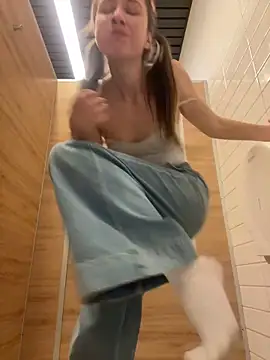 Lia  Love online show from December 2024 05:31:01 PM