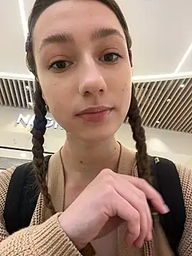 Lia  Love online show from December 2024 01:07:02 PM