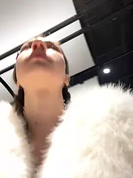 Lia  Love online show from January 2025 01:21:02 PM